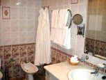 half-luxe-bathroom